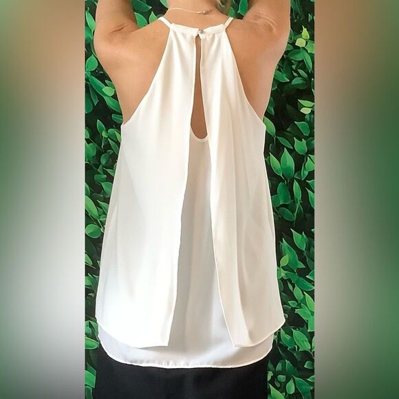 🤍 Banana Republic White Split Back Sleeveless Blouse – Size M - Picture 6 of 8